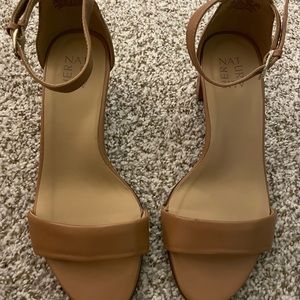Naturalizer Vera, block heel sandal, size 8.5 wide